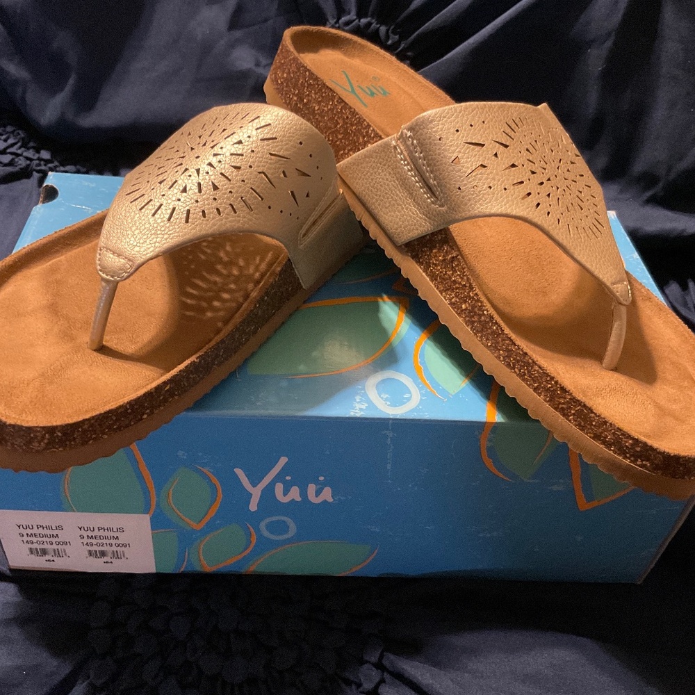 YUU Philis Champagne size 9 sandals